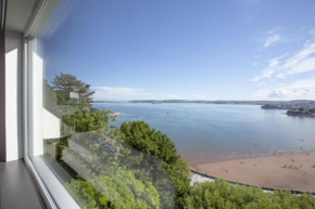 8 Bayview, Vernon Court